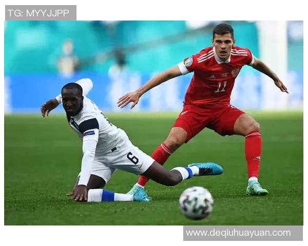 芬兰女足与苏格兰女足激战正酣争夺欧洲女子足球赛晋级名额